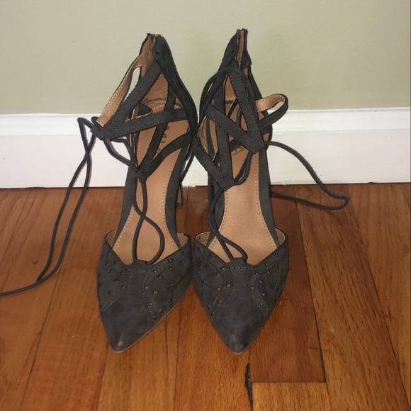Pointed toe heels - Picture 2 of 4